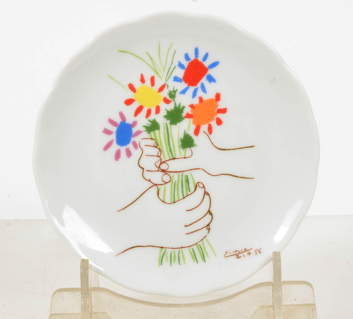 Pablo Picasso - prato de porcelana, assinado. Diam. 12,5 cm.