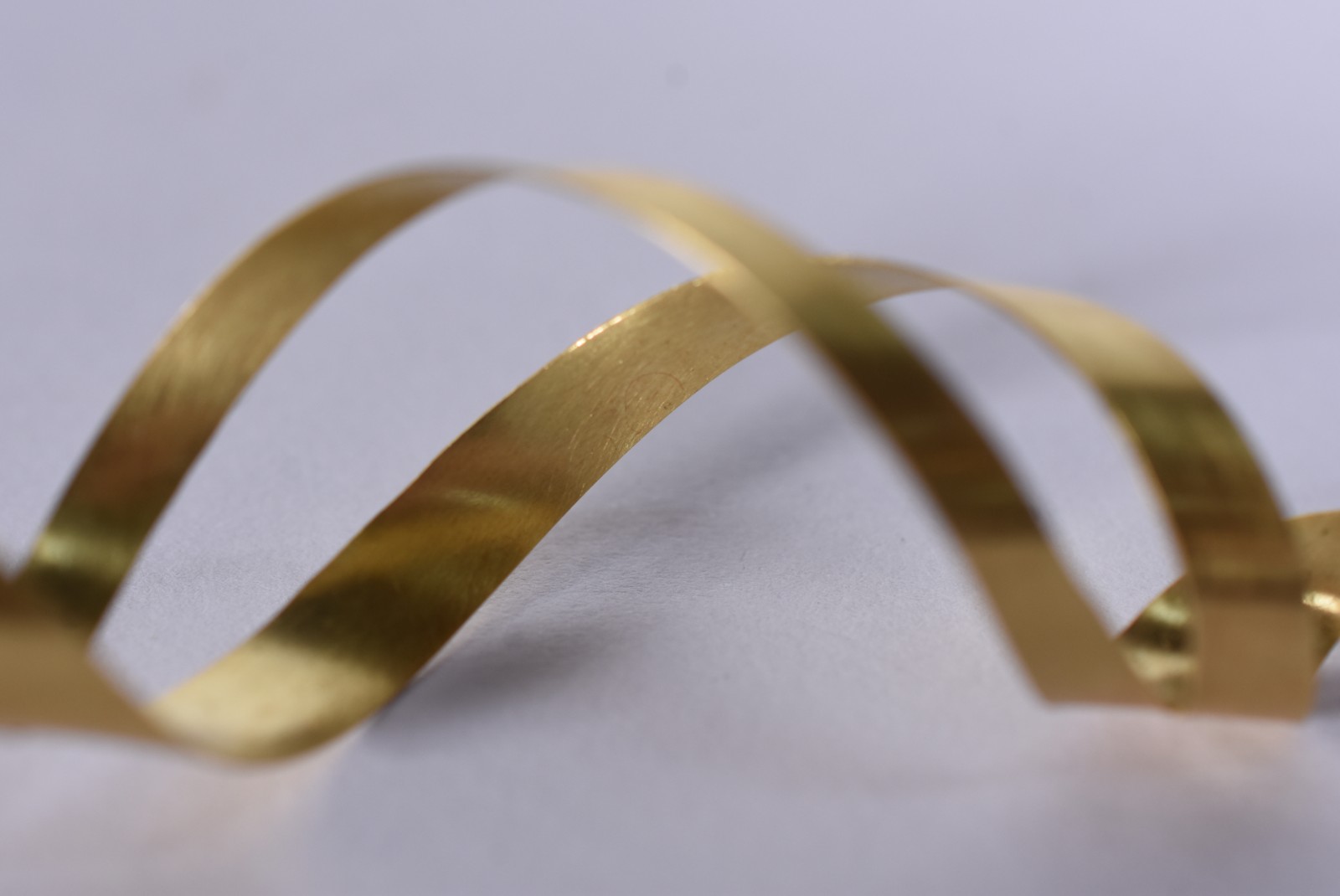 Par de brincos de ouro 18 k na forma de espiral (Por motivos de... - foto 5 de 6