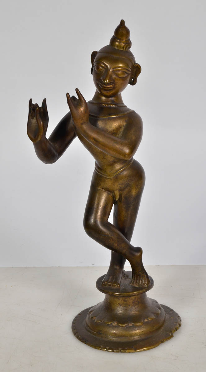 Antiga figura hindu de bronze, representando bailarina. Alt. 31 cm.