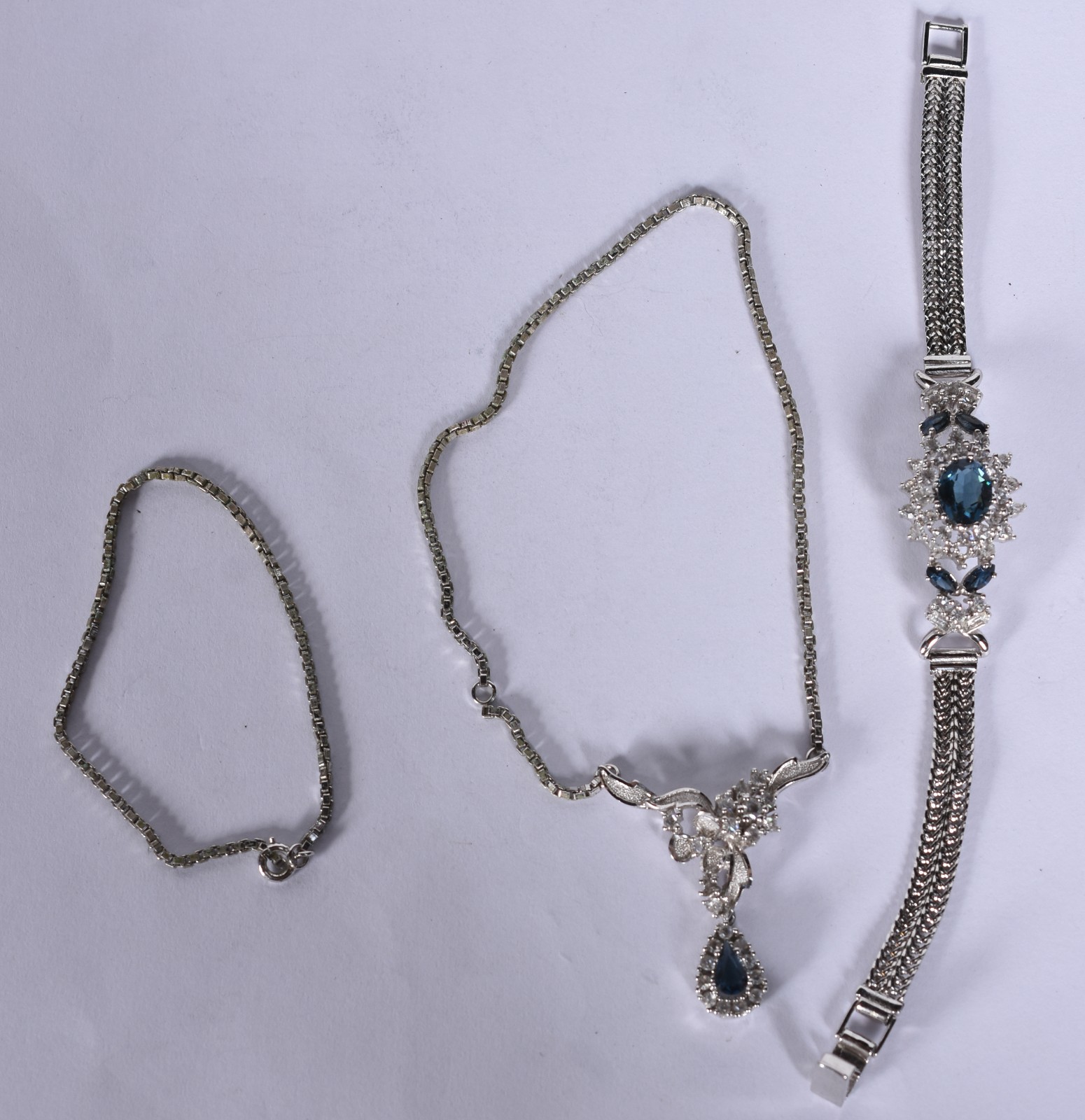Conjunto de bijou composto de: colar e pulseira pedras azuis. - foto 1 de 9