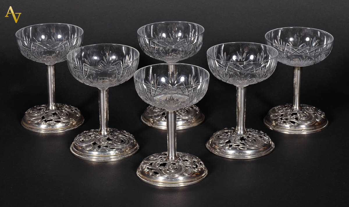 Seis cálices de cristal lapidado com bases de prata contrastada.
