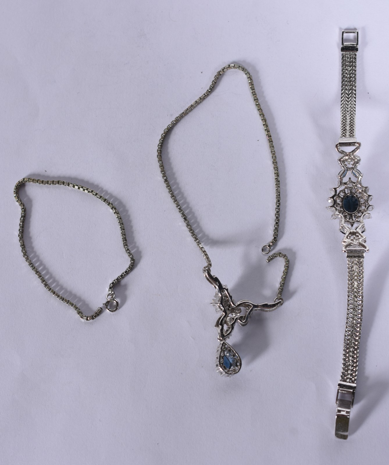 Conjunto de bijou composto de: colar e pulseira pedras azuis. - foto 8 de 9