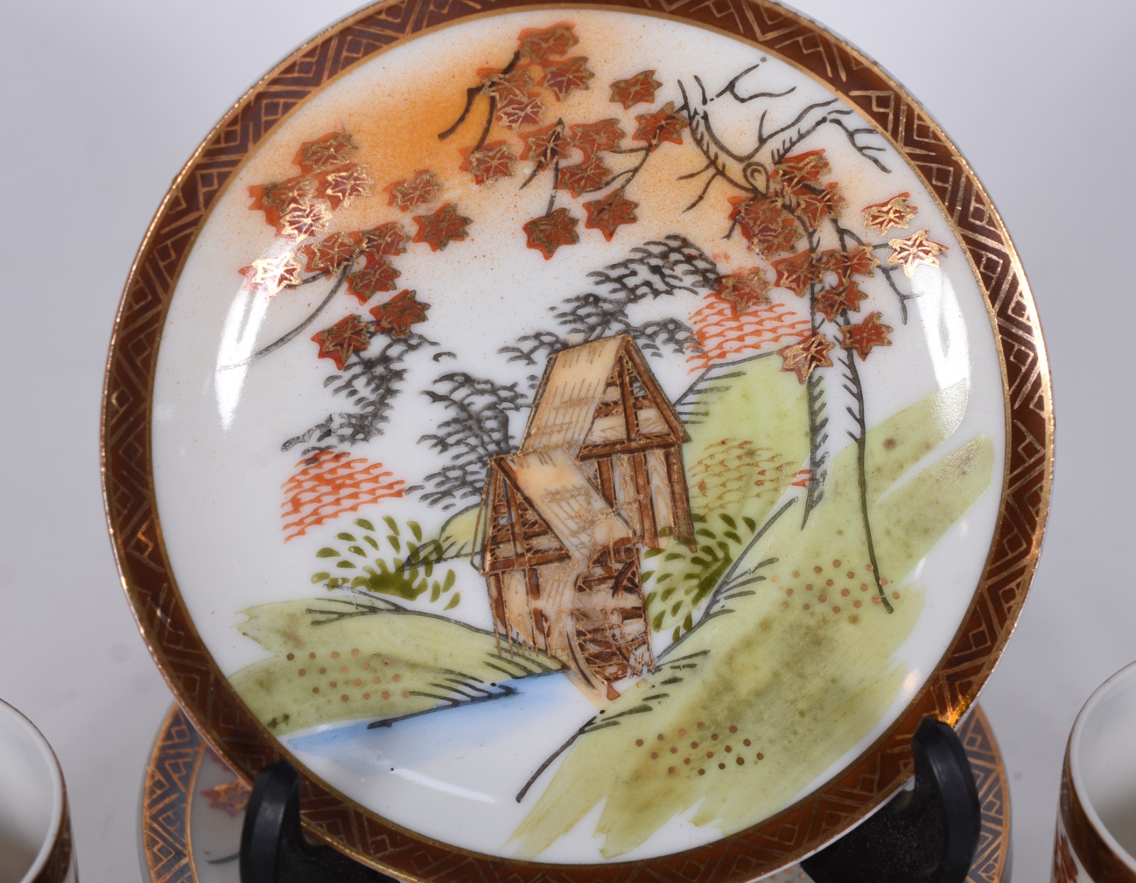 Cinco xícaras para café com pires de porcelana japonesa. No estojo. - foto 5 de 8
