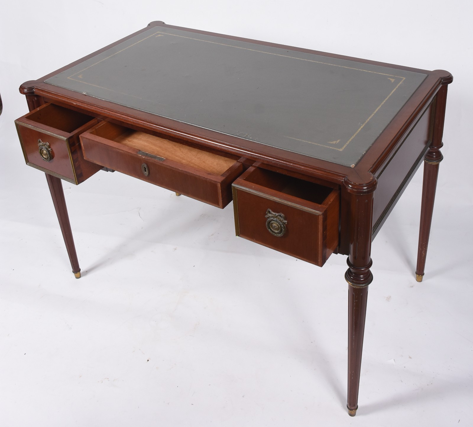 Mesa de escritório de madeira nobre, 3 gavetas. Tampo na cor verde... - foto 3 de 8