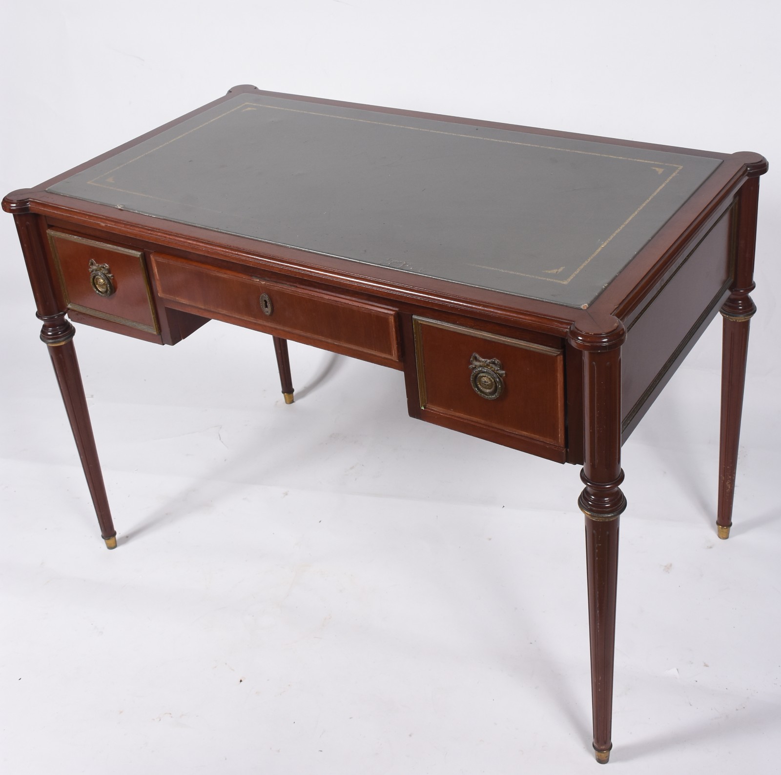 Mesa de escritório de madeira nobre, 3 gavetas. Tampo na cor verde... - foto 1 de 8