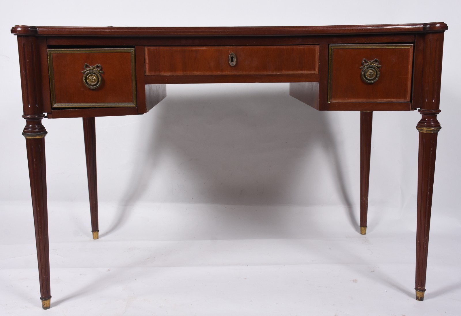 Mesa de escritório de madeira nobre, 3 gavetas. Tampo na cor verde... - foto 2 de 8