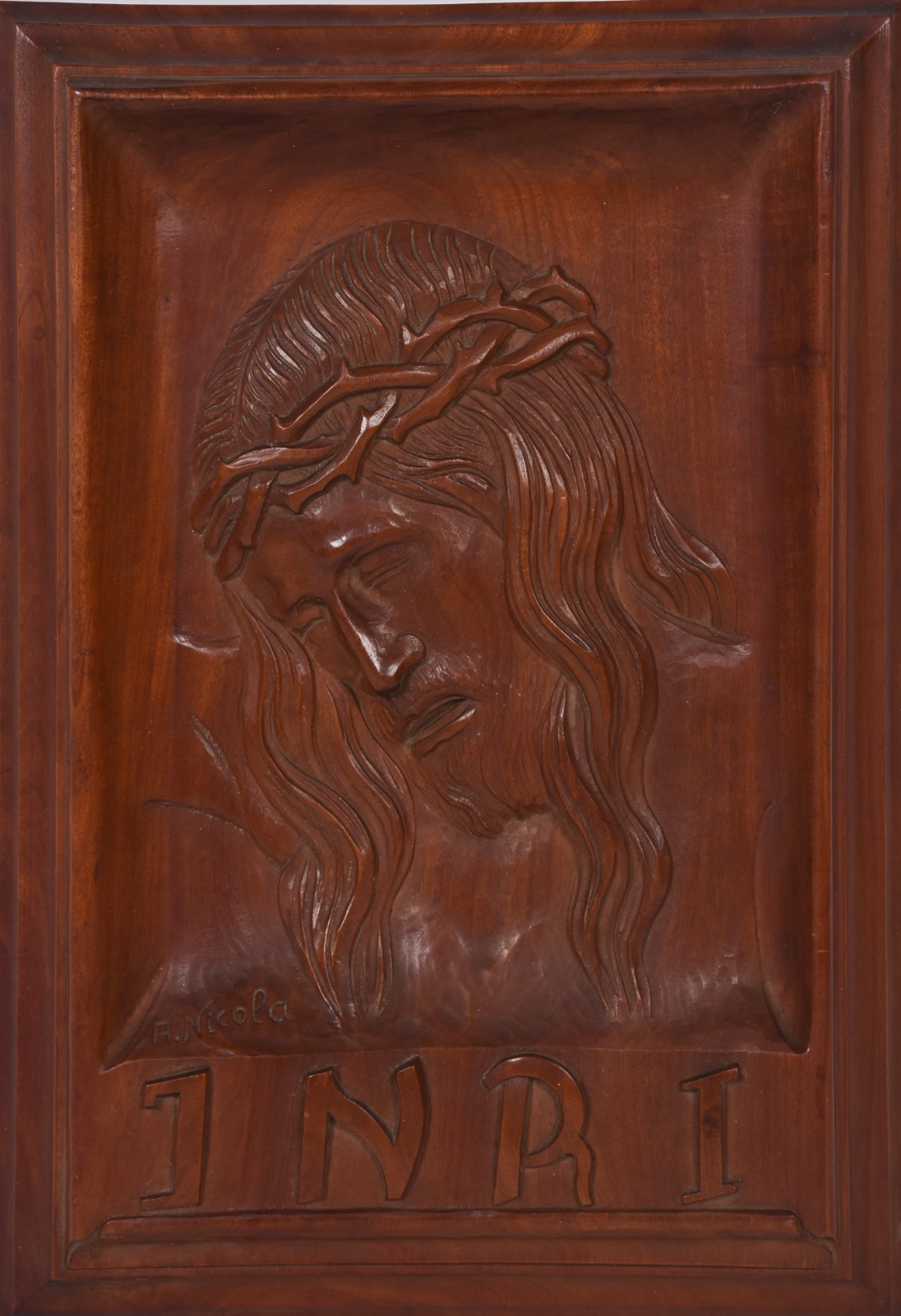 Placa de madeira entalhada com figura de Cristo. - foto 1 de 3