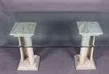 Mesa de jantar com base em duas colunas de márm... - Mesa de jantar com base em duas colunas de mármore e tampo de cristal bisotado, quinas chanfradas, acompanham seis cadeiras patinadas de branco,...