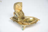 Cinzeiro de bronze representando esfinge. Medid... - Cinzeiro de bronze representando esfinge. Medidas 11,5 x 14 cm e altura 12,5 cm.
