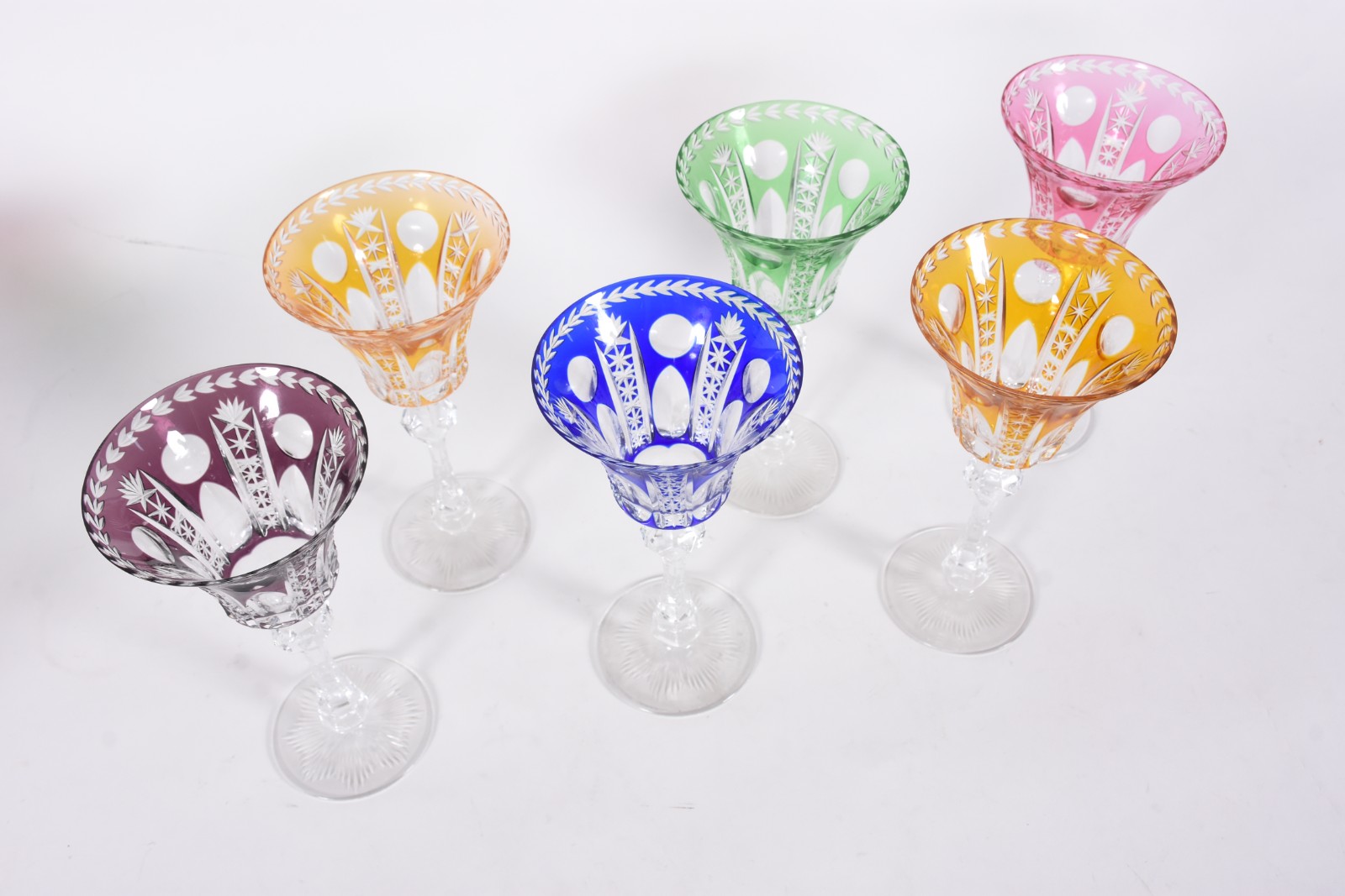 Seis taças para vinho de cristal europeu doublé lapidado em diversas... - foto 2 de 3