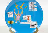 Jean - Michel Basquiat - prato de porcelana de ... - Jean - Michel Basquiat - prato de porcelana de Limoges - assinado e com certificado. Diam. 23 cm.