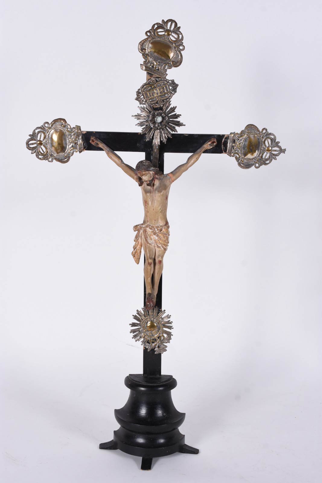 Crucifixo de madeira nobre com figura de Cristo ricamente... - foto 1 de 9