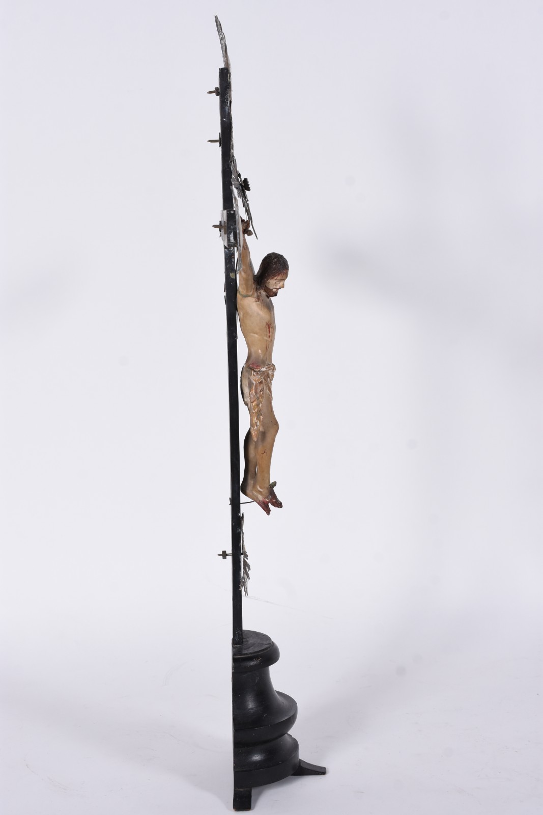 Crucifixo de madeira nobre com figura de Cristo ricamente... - foto 4 de 9