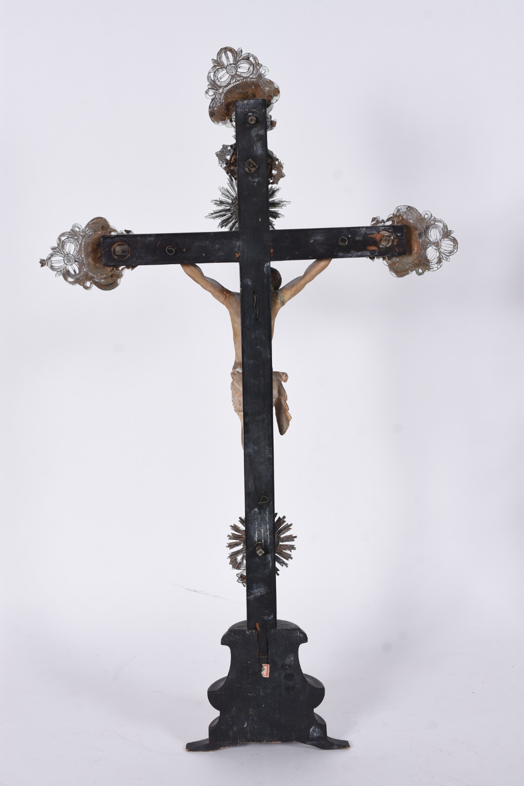 Crucifixo de madeira nobre com figura de Cristo ricamente... - foto 6 de 9