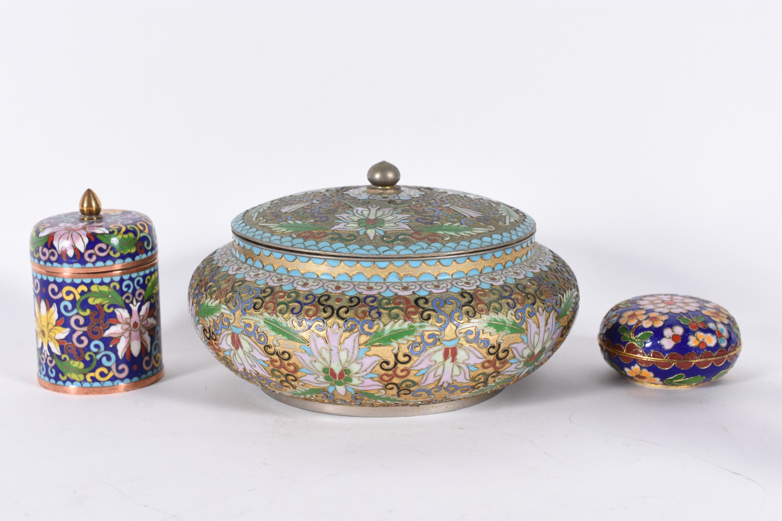 Tres peças de cloisonné oriental. - foto 1 de 5