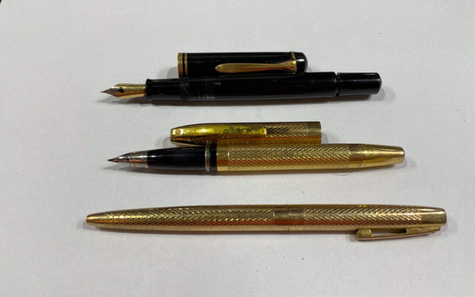 Três canetas, sendo 2 Sheaffer, uma esferográfica (sem carga) e uma... - foto 10 de 10