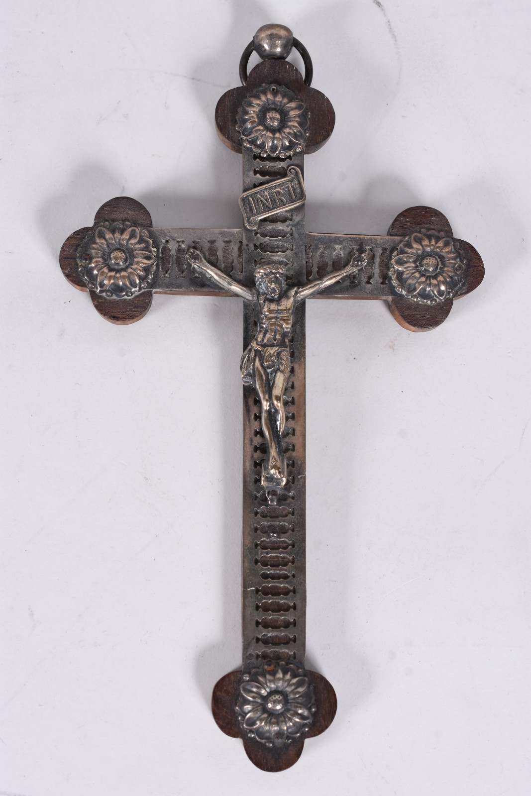 Cinco peças sacras, sendo 2 imagens, crucifixo e ícone. - foto 2 de 11