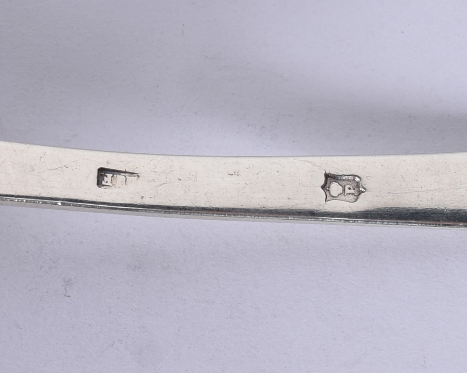 Concha de prata contrastada. Peso da prata: 90 g (Por motivos de... - foto 4 de 7