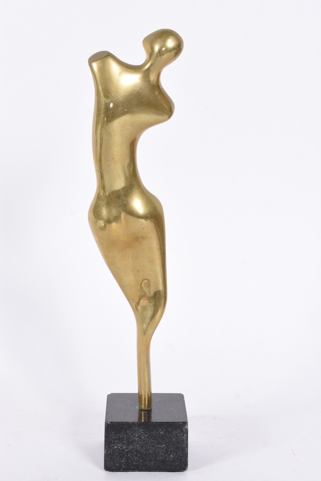 Escultura de bronze representando figura feminina. - foto 4 de 6