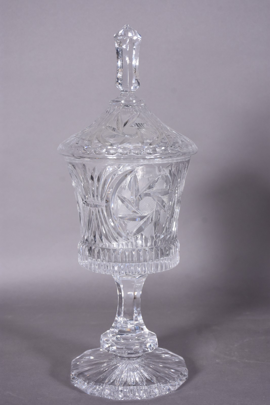 Compoteira de cristal tcheco lapidado. - foto 1 de 4