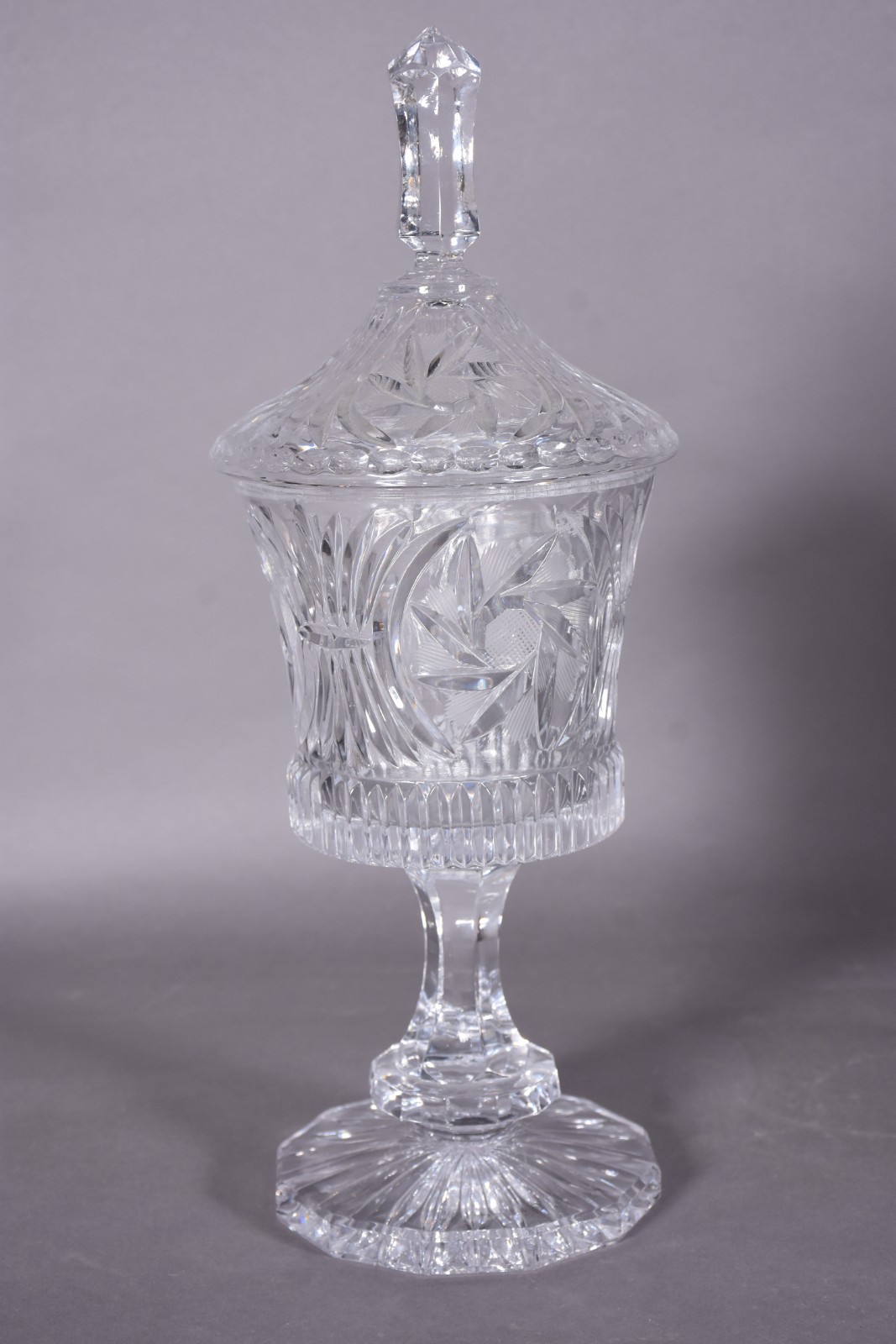Compoteira de cristal tcheco lapidado. - foto 3 de 4