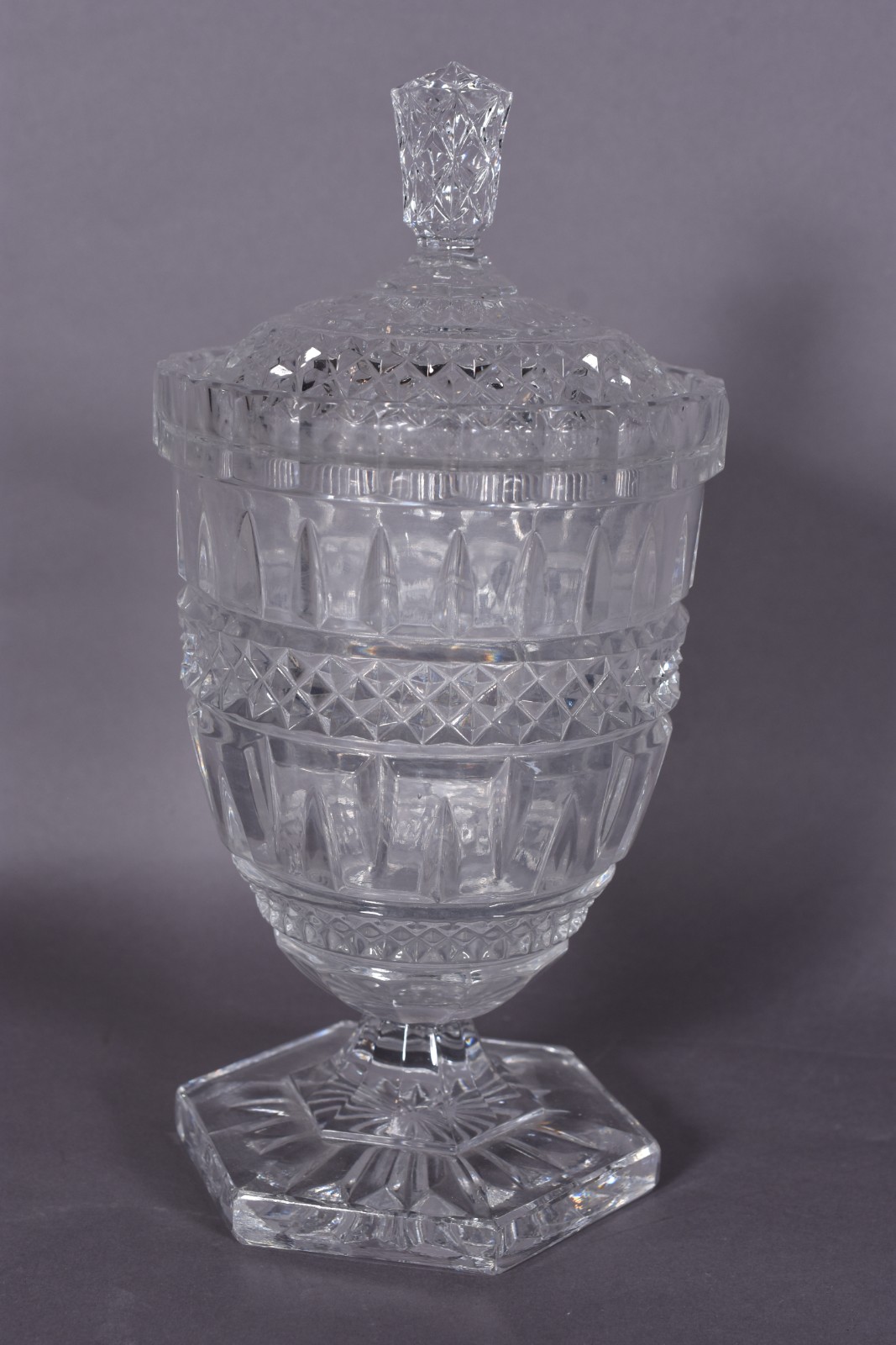 Compoteira de cristal tcheco lapidado. - foto 1 de 3
