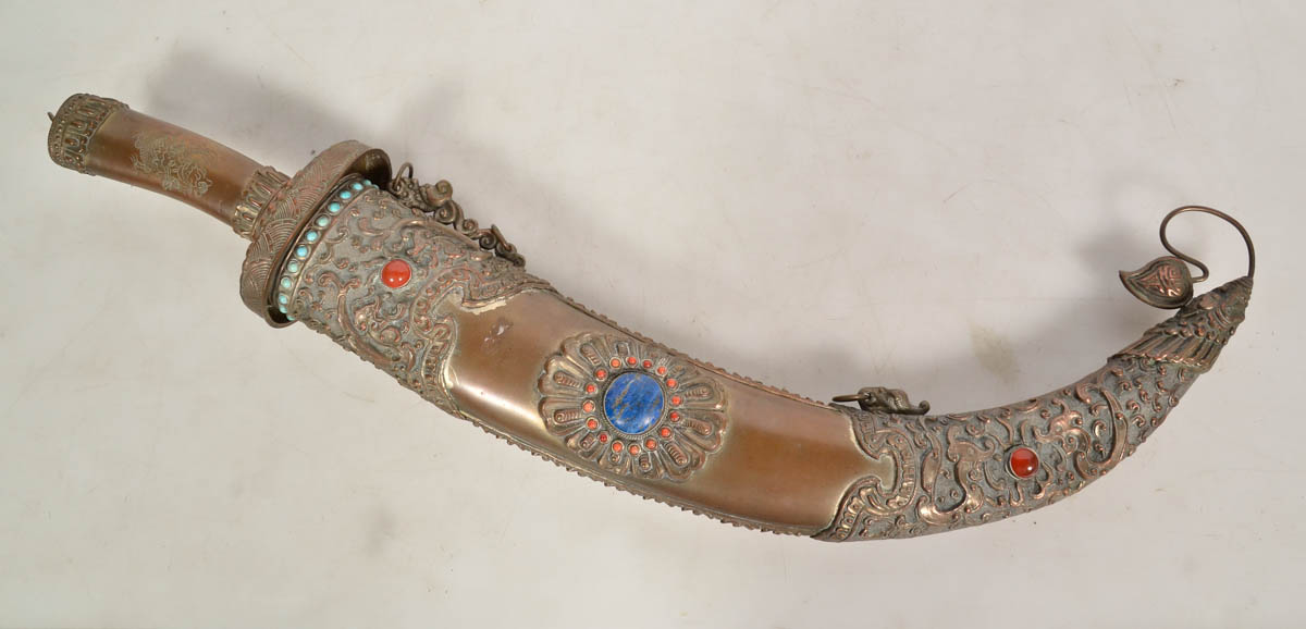 Antiga espada da Birmania com pedras semi - preciosas. Com. 56 cm.