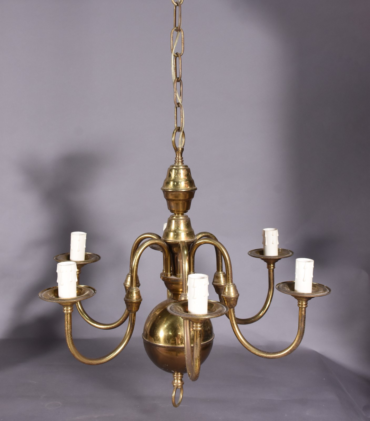 Lustre estilo holandês de metal dourado para 6 luzes. - foto 1 de 5
