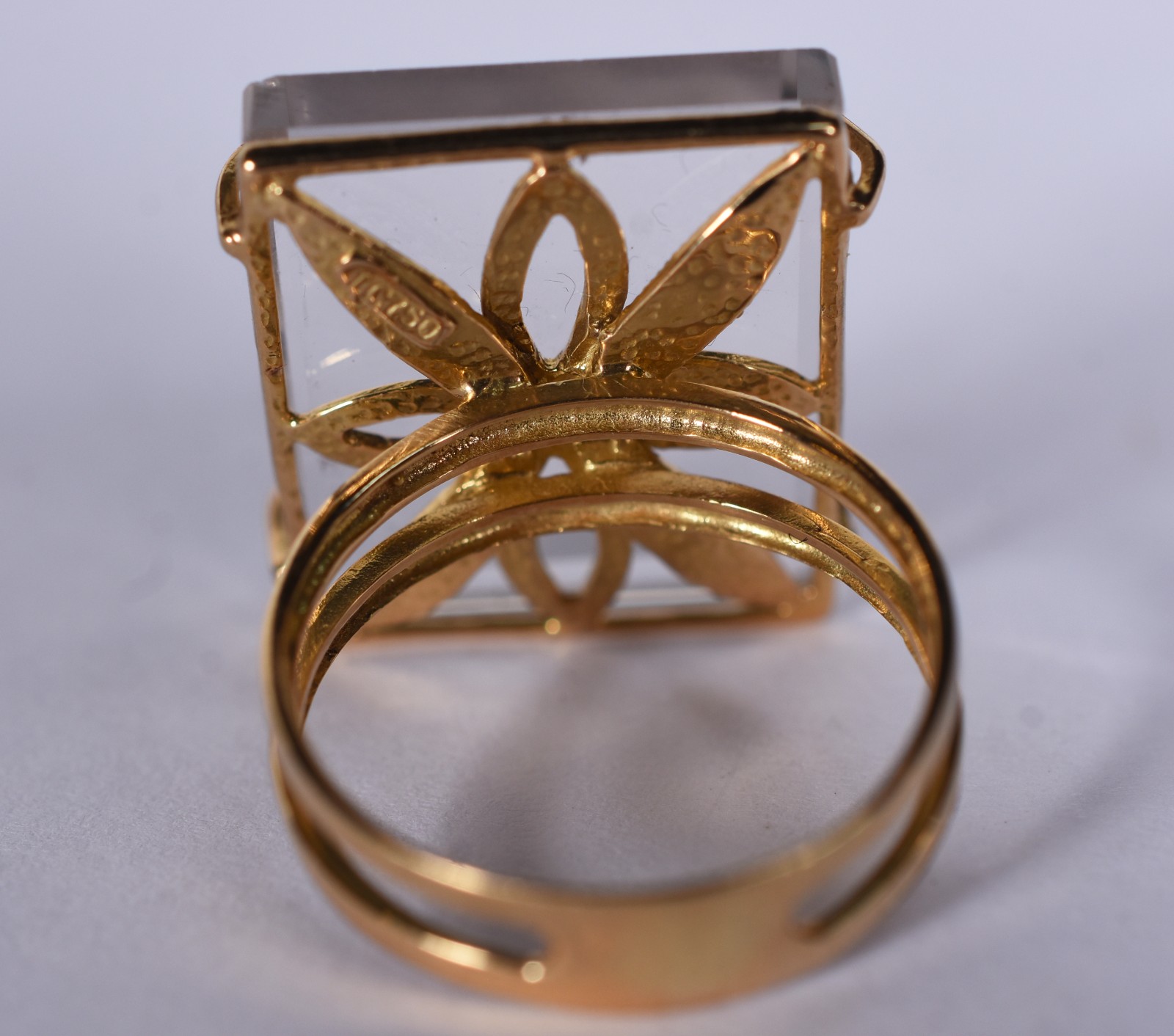 Anel de ouro 18 k com pedra quartzo, aro 17 (Por motivos de segurança... - foto 3 de 7