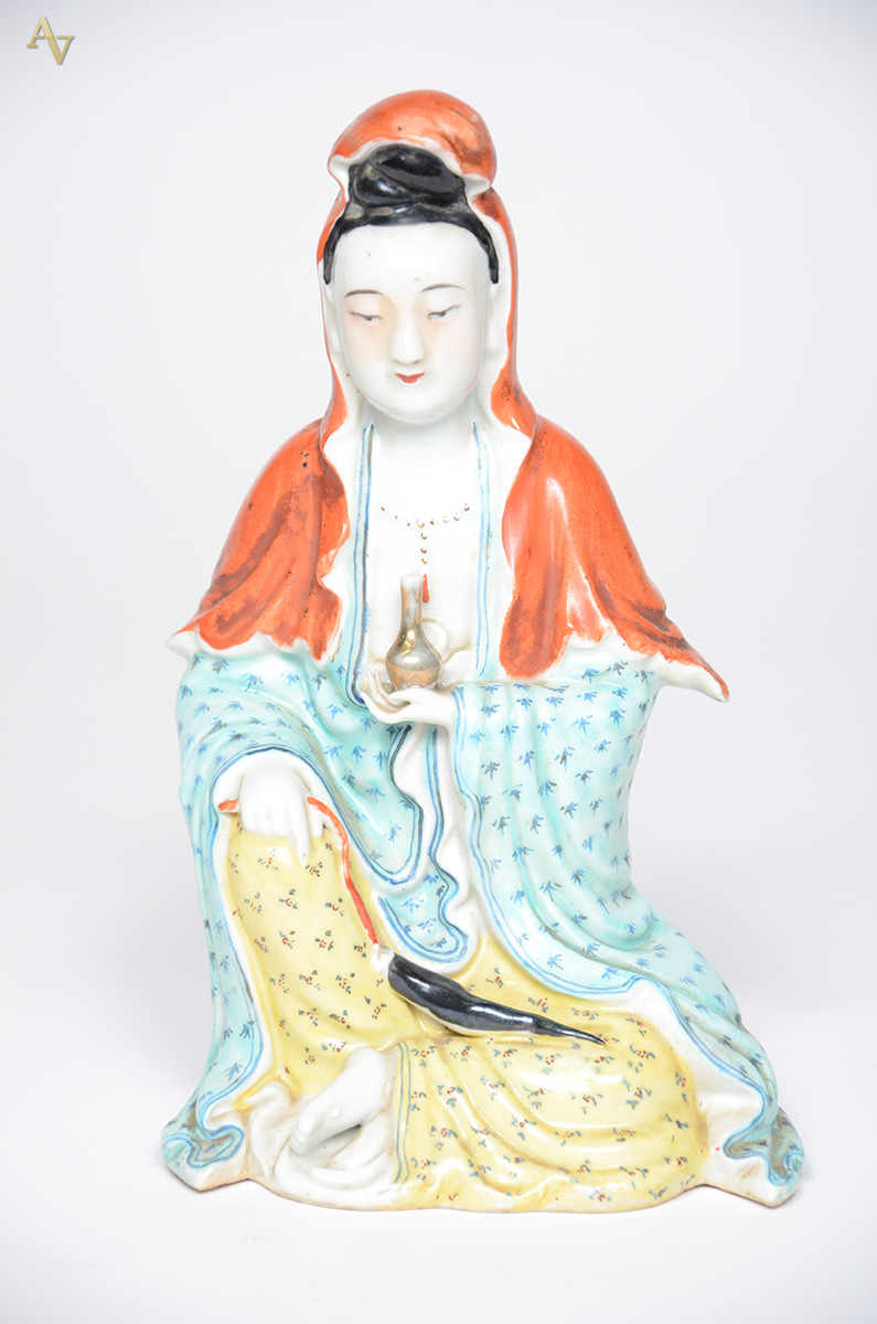 Figura oriental de porcelana policromada. Altura 25,5 cm. - foto 1 de 2
