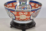 Bowl de porcelana chinesa ao gosto Imari. Diam.... - Bowl de porcelana chinesa ao gosto Imari. Diam. 27 cm - alt. 17 cm.