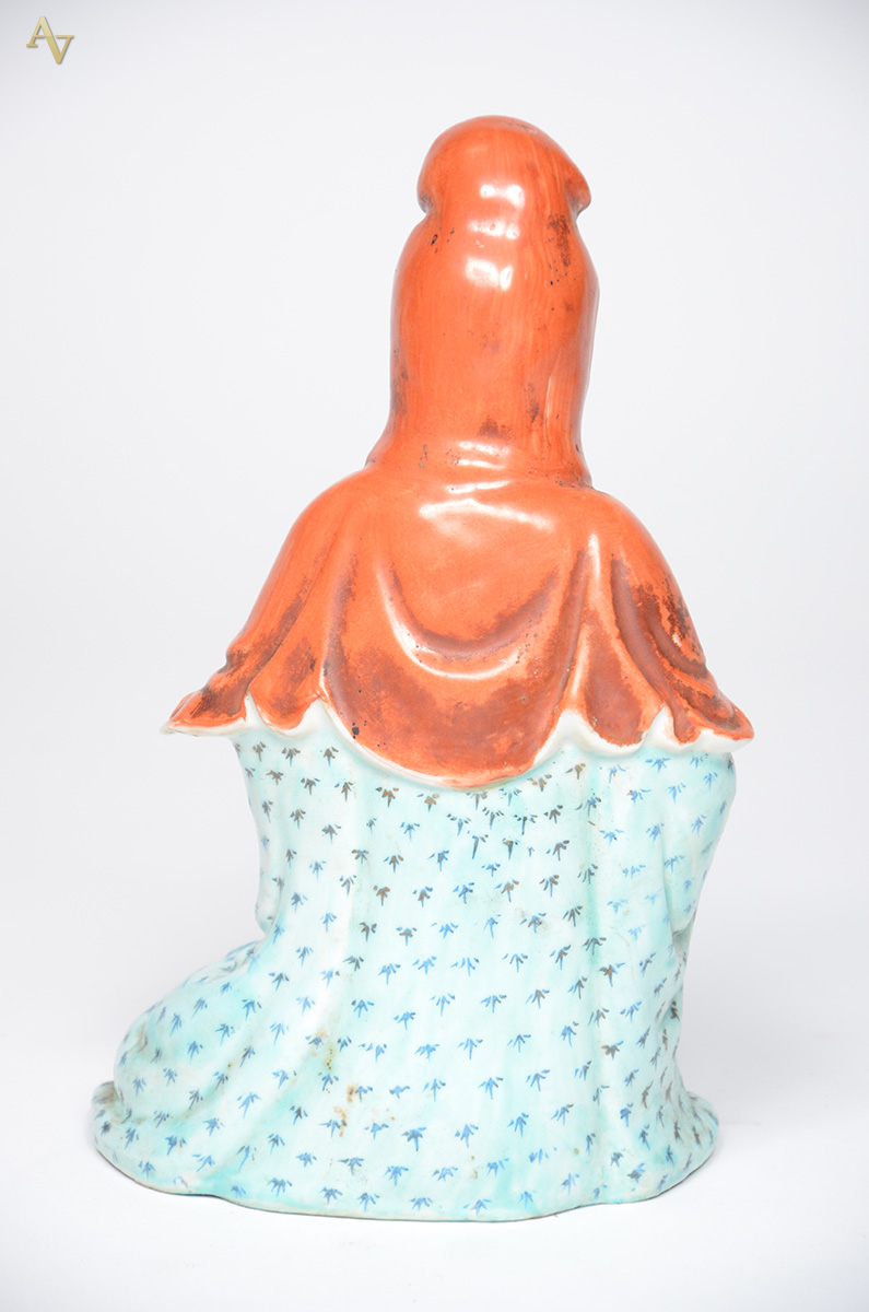 Figura oriental de porcelana policromada. Altura 25,5 cm. - foto 2 de 2