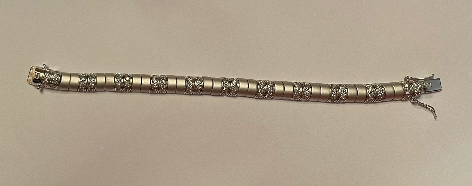 Pulseira de prata com pedras zircônias (Por motivos de segurança a... - foto 2 de 3
