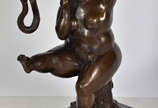 BOTERO - Escultura de bronze  c/ base de mármor... - BOTERO - Escultura de bronze  c/ base de mármore repres. mulher com cobra -  assinado e selo da fundição (réplica). Med. 36 x 21 cm.