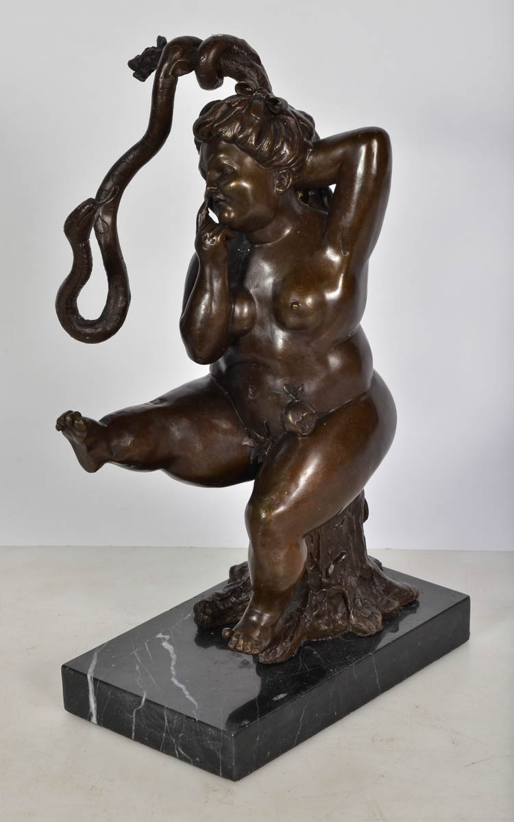 BOTERO - Escultura de bronze c/ base de mármore repres. mulher com...