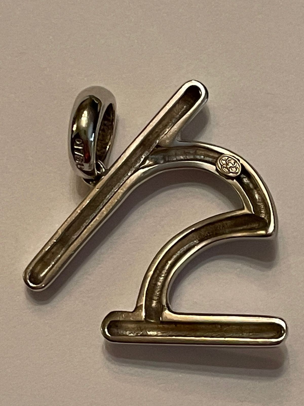 Pendente de ouro branco (Por motivos de segurança a peça não se... - foto 2 de 3