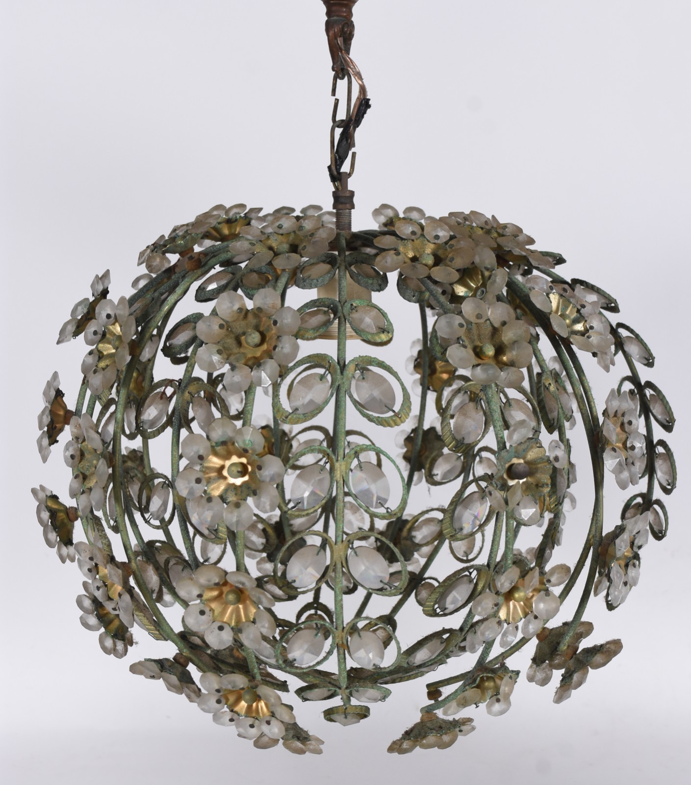 Lustre de metal feitio "globo" com pequenas flores. (oxidações). - foto 2 de 2