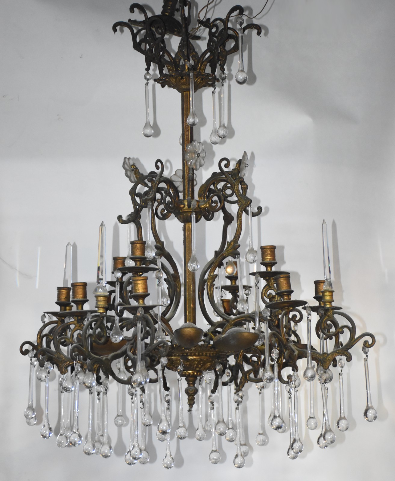 Lustre de metal dourado para 12 luzes, pingentes de vidro na forma de... - foto 1 de 4