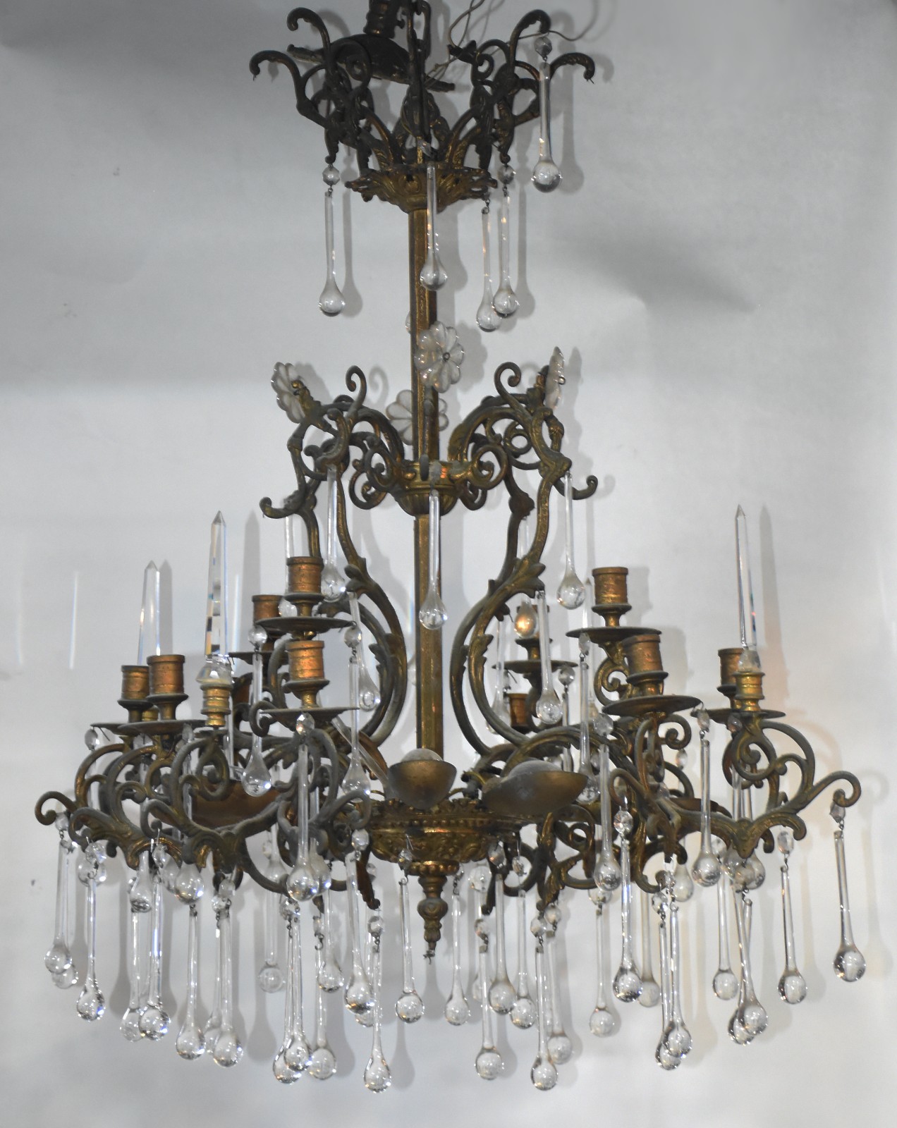 Lustre de metal dourado para 12 luzes, pingentes de vidro na forma de... - foto 3 de 4