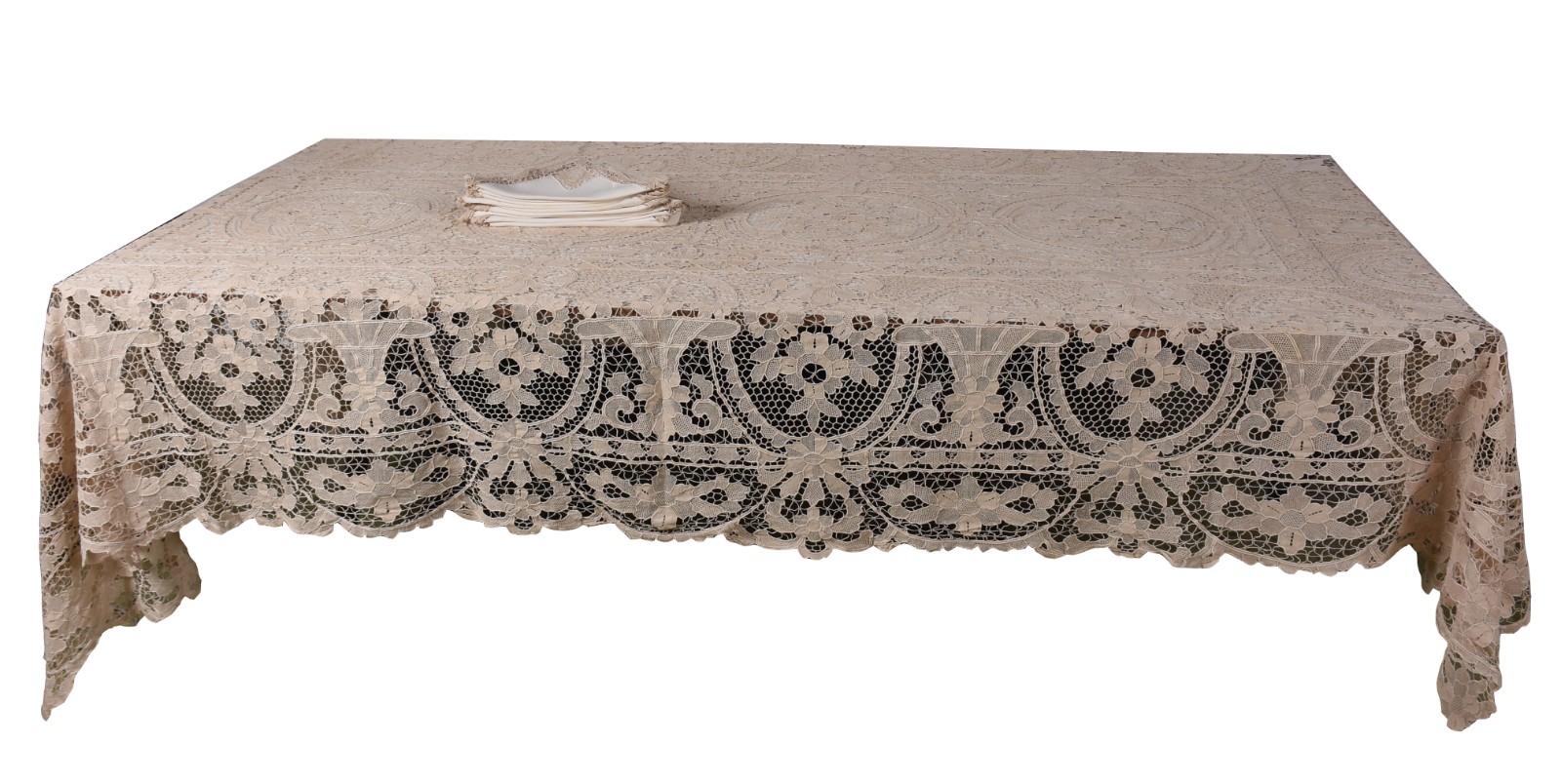 Toalha de mesa de linho com renda veneziana na cor bege. - foto 1 de 4