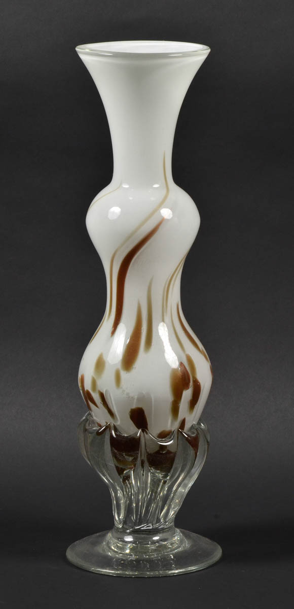 Vaso branco de vidro mesclado. Alt. 50 cm.