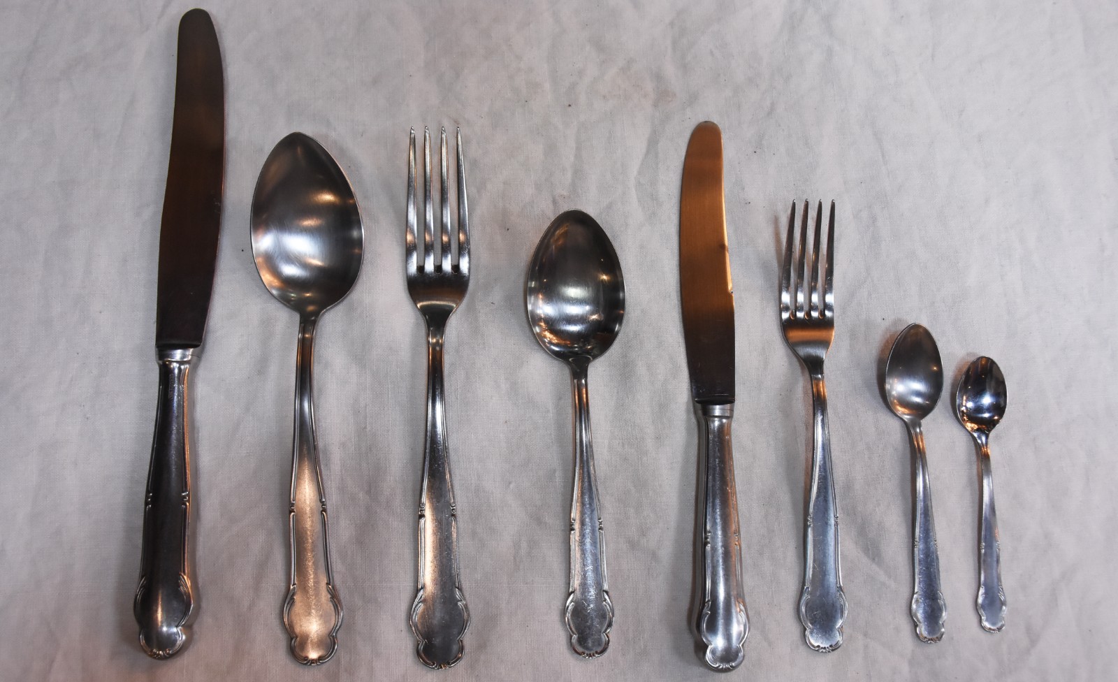 Faqueiro de aço inox Hercules composto de: 12 colheres, 12 garfos, 12... - foto 1 de 3