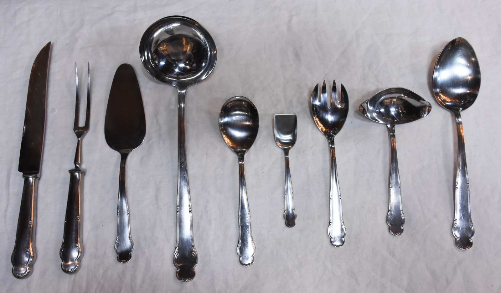 Faqueiro de aço inox Hercules composto de: 12 colheres, 12 garfos, 12... - foto 2 de 3