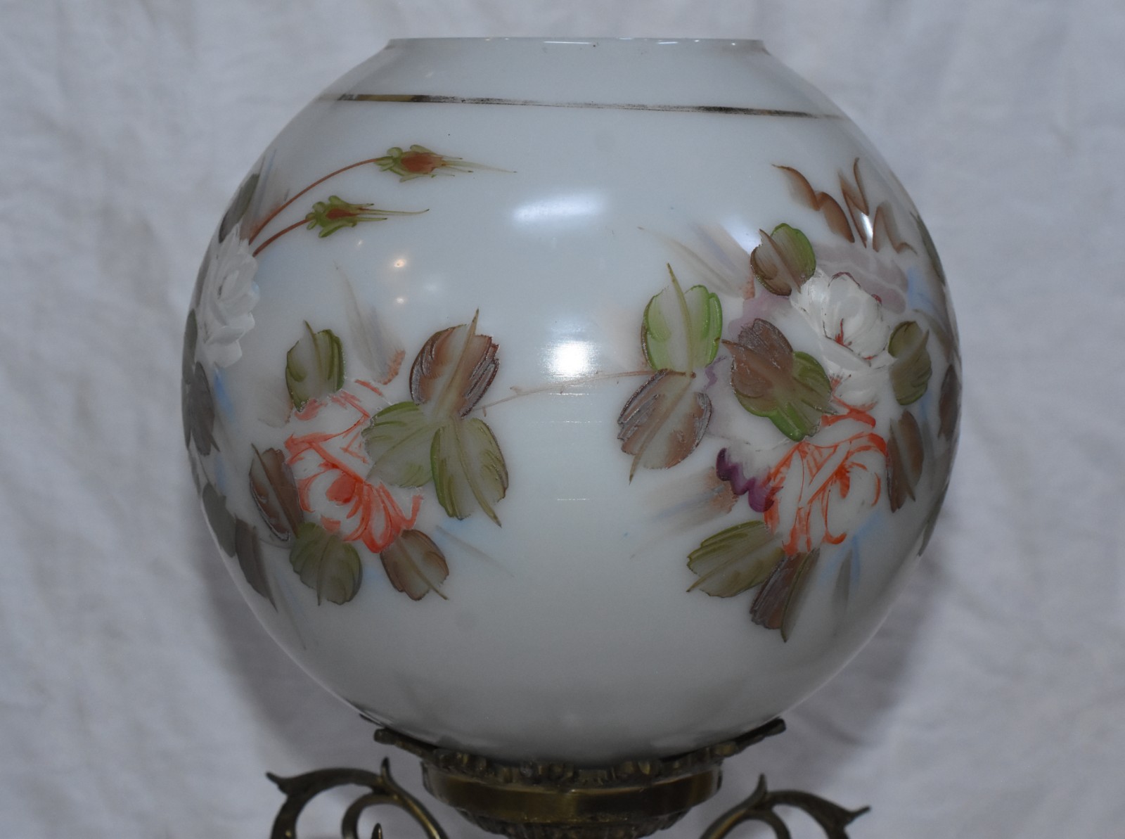 Abatjour de vidro com cúpula na forma de globo com flores em... - foto 3 de 8