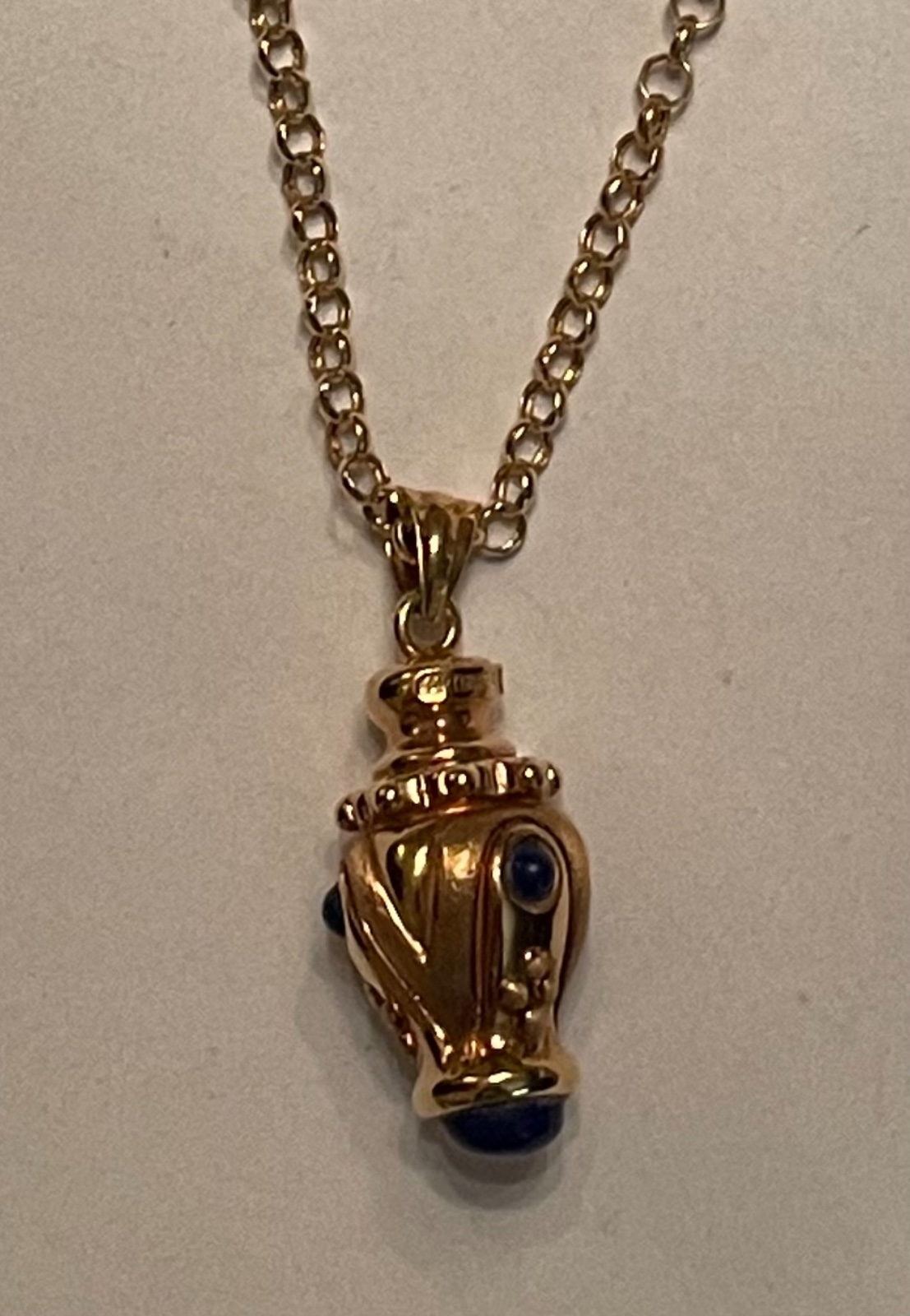 Cordão e pendente de ouro 18 k. (Por motivos de segurança a peça não... - foto 1 de 10