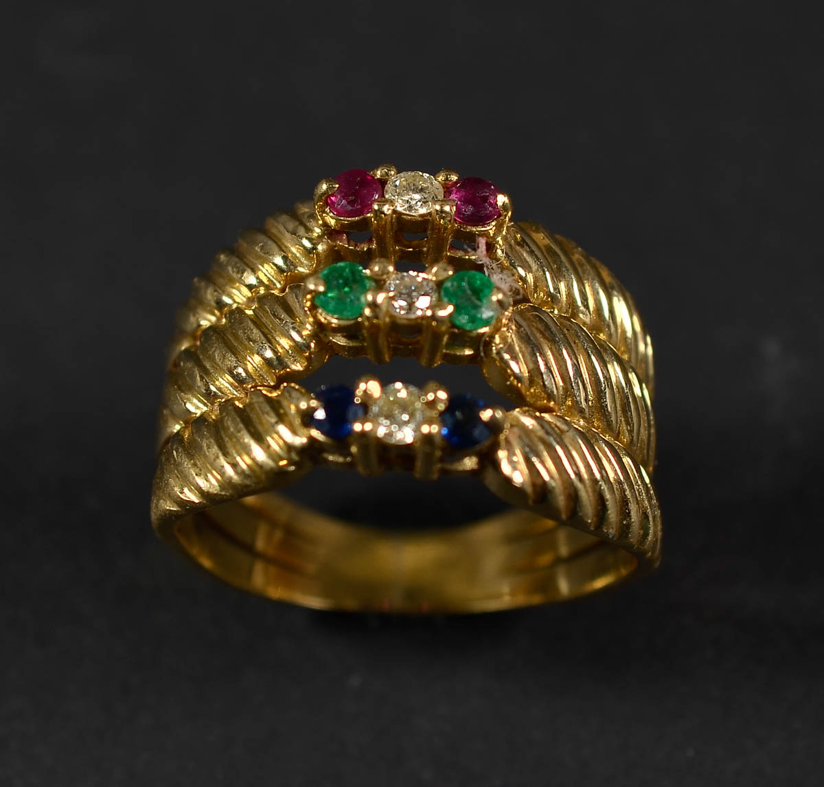 Anel de ouro 18k com 3 partes, 2 rubis,2 safiras e 2 esmeraldas...