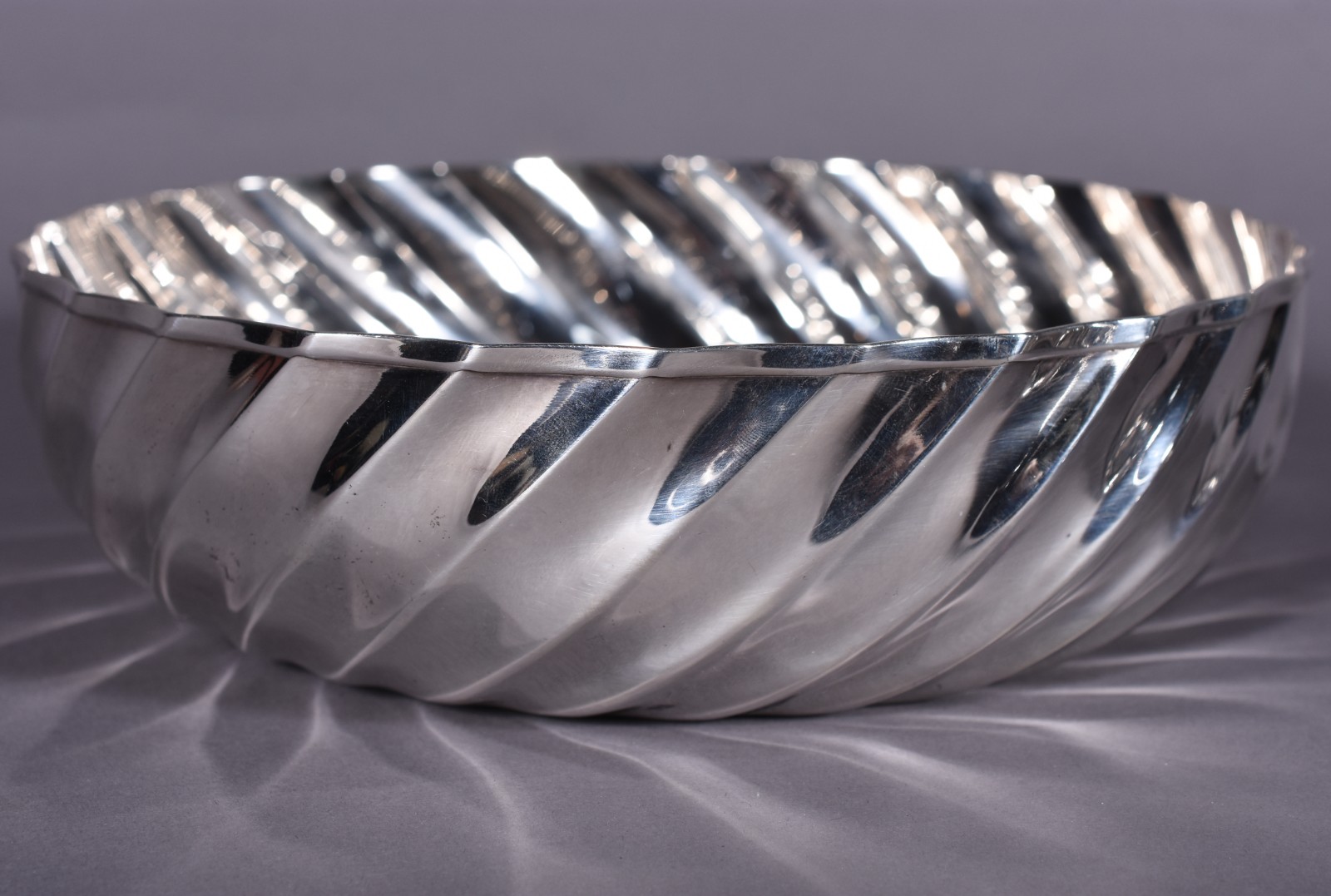 Diversas peças de metal, sendo: cata migalha, bowl, bowl com gomos... - foto 4 de 9