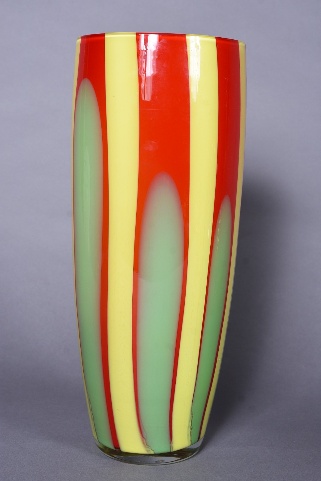 Cinco peças decorativas de vidro, diversos modelos, sendo: vaso... - foto 3 de 8