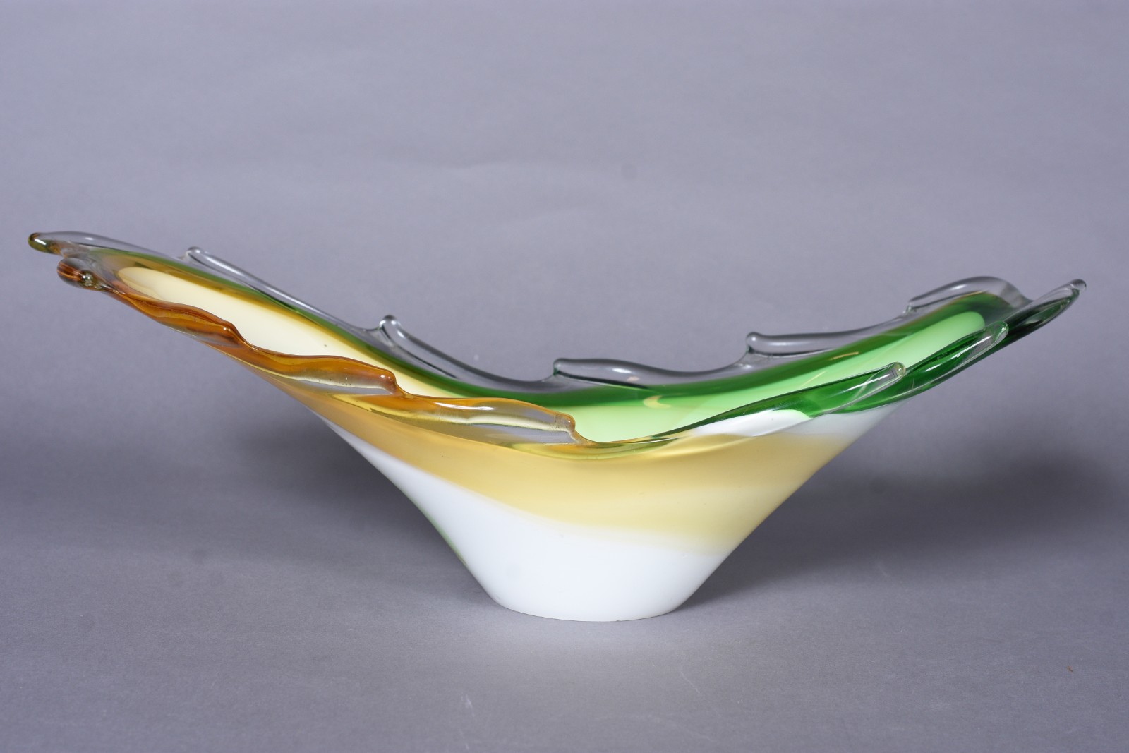 Cinco peças decorativas de vidro, diversos modelos, sendo: vaso... - foto 7 de 8