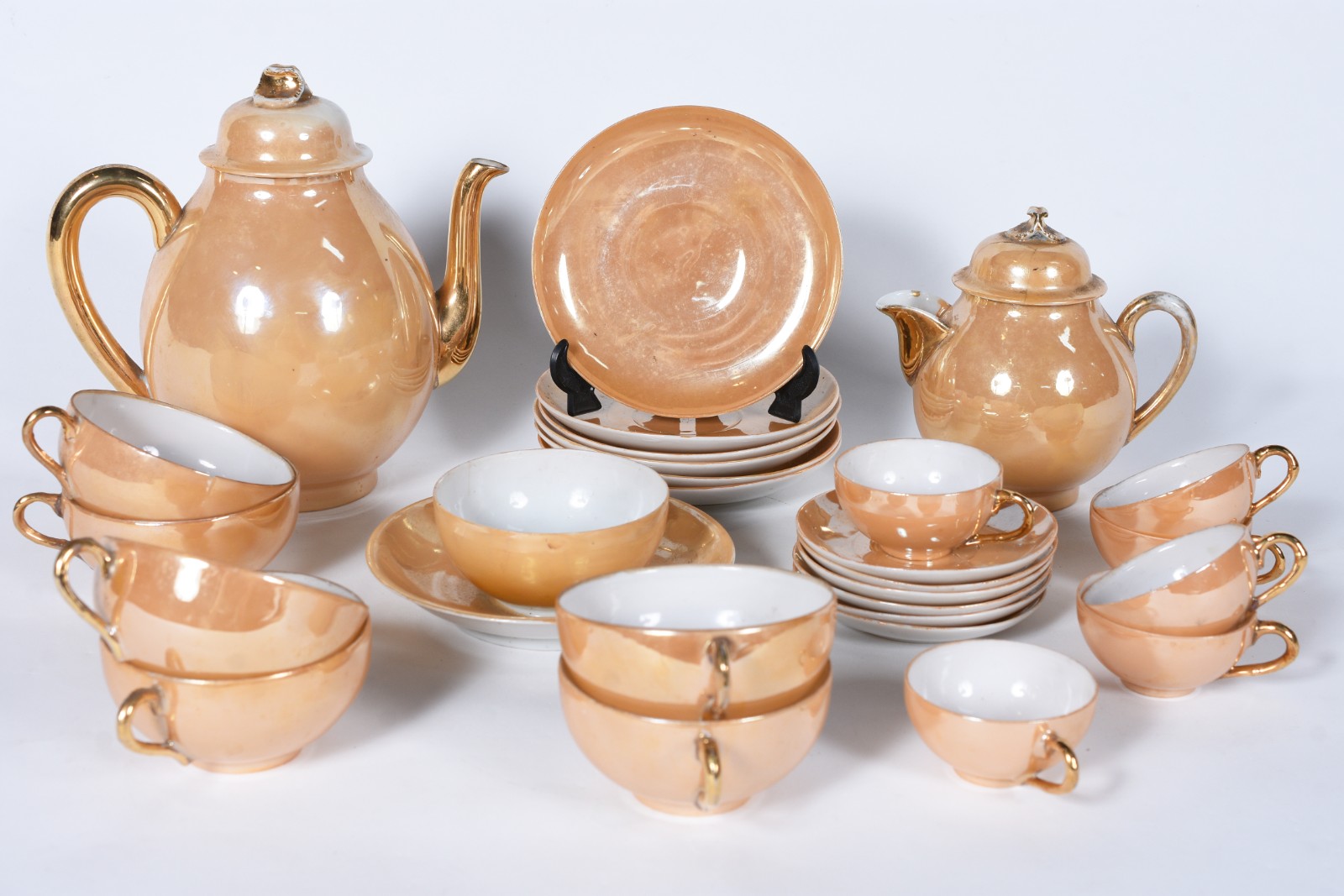 Serviço de chá de porcelana dourada oriental composto de: 6 xícaras... - foto 1 de 10